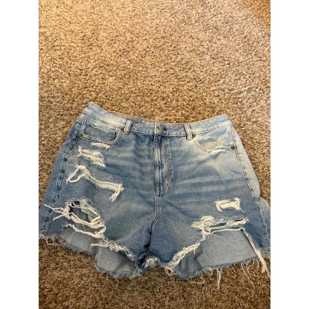 American Eagle Distressed High Waisted Denim Shorts Light Wash Size 16